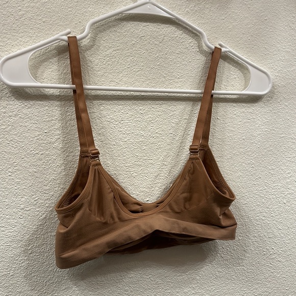 SKIMS Sculpt Bra - Picture 3 of 3